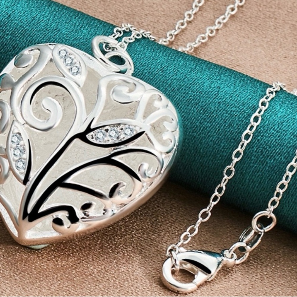 Elegant 925 Silver Heart Pendant Necklace